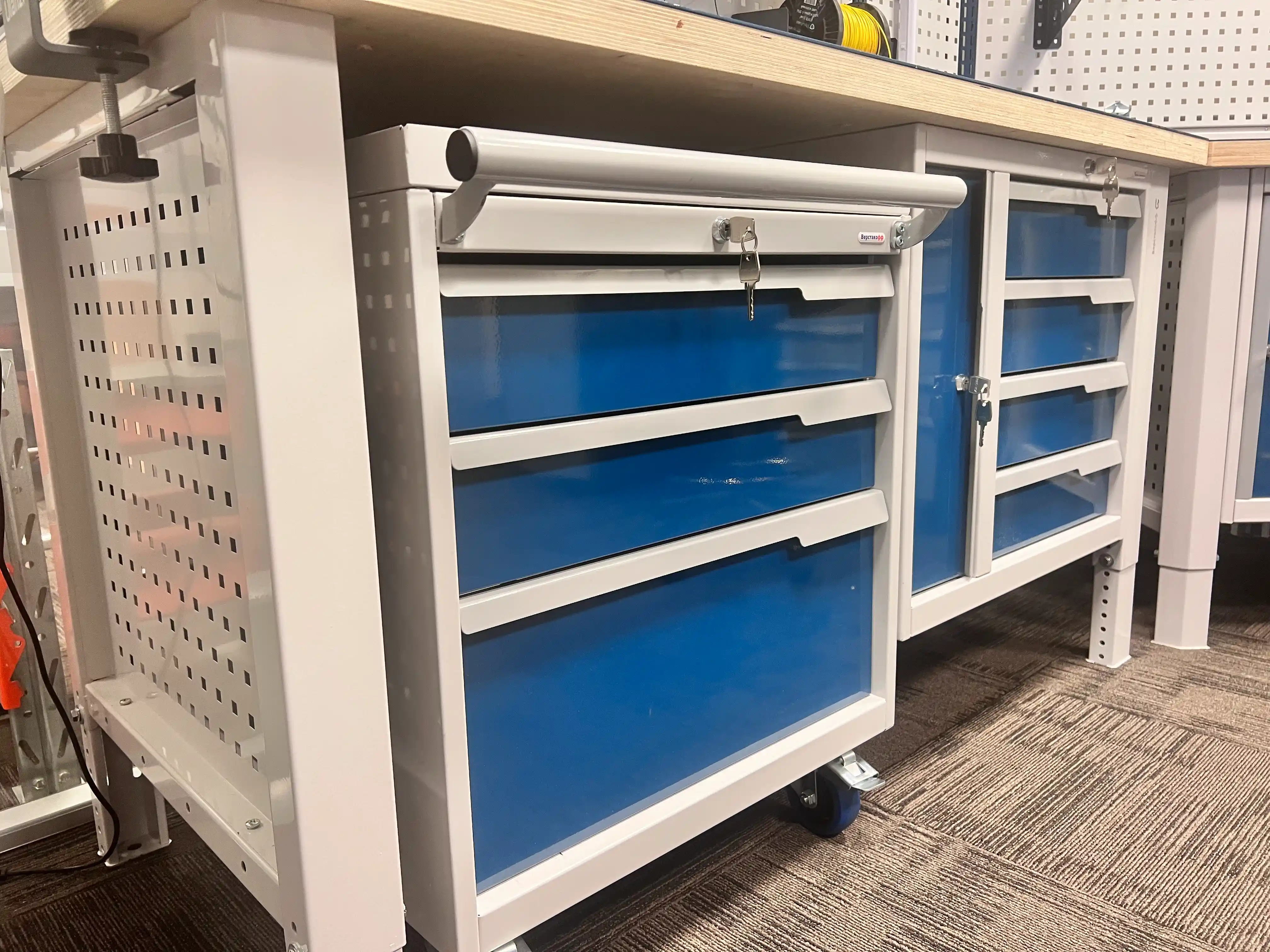 CTR 1602.L26.5-1 Верстак слесарный 1670x1593x743 мм